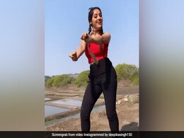 दीपिका सिंह ने रेड एंड ब्लैक आउटफिट में 'व्रूम व्रूम' सॉन्ग पर किया डांस, Video जमकर हो रहा है वायरल दीपिका सिंह ने रेड एंड ब्लैक आउटफिट में 'व्रूम व्रूम' सॉन्ग पर किया डांस, Video जमकर हो रहा है वायरल