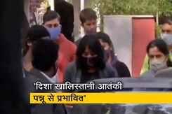 देशद्रोह के आरोप में दिशा रवि की गिरफ्तारी, पुलिस ने किया ये दावा देशद्रोह के आरोप में दिशा रवि की गिरफ्तारी, पुलिस ने किया ये दावा