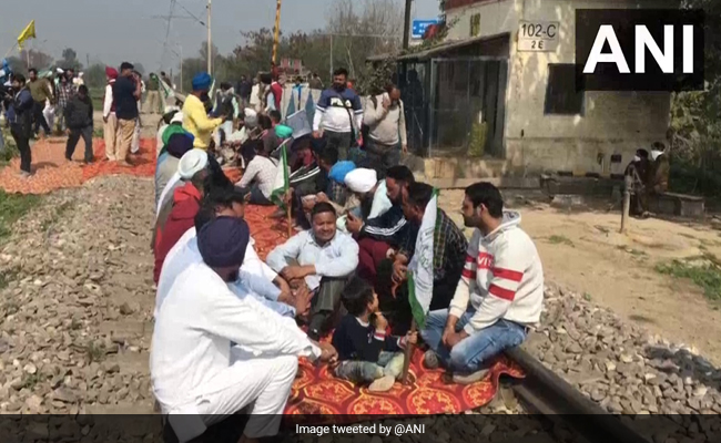 <i>Rail Roko</i> Successful, Government Will Have To Repeal Farm Laws: Farmers