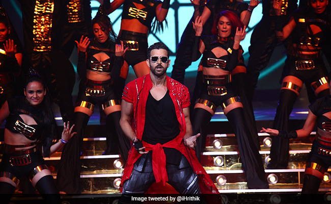 Just In Case It Wasn't Clear Enough, Hrithik Roshan Loves Dancing. Here's What He Did At The Filmfare Awards