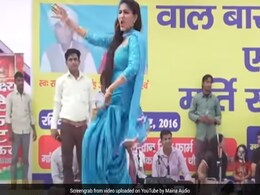 Sapna Choudhary ने हरियाणवी सॉन्ग 'मैं तेरी नचाई नाचू सु' पर किया जोरदार डांस, वायरल हुआ Video Sapna Choudhary ने हरियाणवी सॉन्ग 'मैं तेरी नचाई नाचू सु' पर किया जोरदार डांस, वायरल हुआ Video