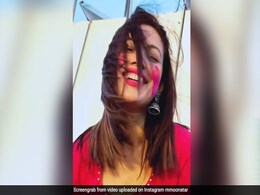 TV की 'बबीता जी' ने फिल्मी अंदाज में मनाई होली, गुलाल लगाए बलम पिचकारी पर यूं किया डांस- देखें Video TV की 'बबीता जी' ने फिल्मी अंदाज में मनाई होली, गुलाल लगाए बलम पिचकारी पर यूं किया डांस- देखें Video