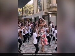 Nora Fatehi ने बच्चों के साथ 'दिलबर' सॉन्ग पर किया धमाकेदार डांस, Video पहुंचा 24 लाख के पार Nora Fatehi ने बच्चों के साथ 'दिलबर' सॉन्ग पर किया धमाकेदार डांस, Video पहुंचा 24 लाख के पार