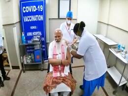 पीएम नरेंद्र मोदी ने नर्सों से एक ऐसा सवाल पूछा कि वे हंसी नहीं रोक सकीं पीएम नरेंद्र मोदी ने नर्सों से एक ऐसा सवाल पूछा कि वे हंसी नहीं रोक सकीं