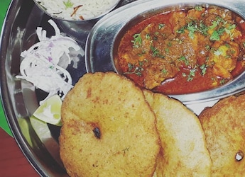 How To Make Vada Kombda - A Unique Combination Of Vada And Chicken Curry From The Konkan Region How To Make Vada Kombda - A Unique Combination Of Vada And Chicken Curry From The Konkan Region