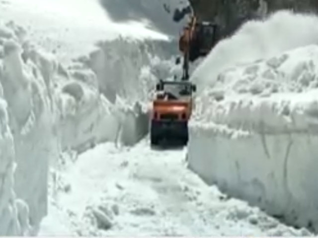 Snow Clearing Operation On In J&K's Mughal Road