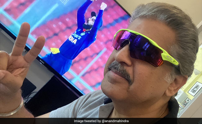 Anand Mahindra Keeps His Promise, Shares A Rare Selfie On Twitter