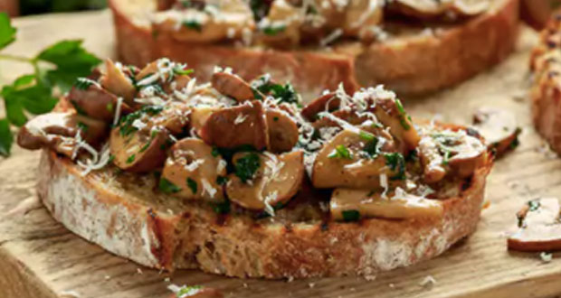 Watch: This Mushroom Masala Toast Is Cheesy, Spicy And Perfect For The Evenings