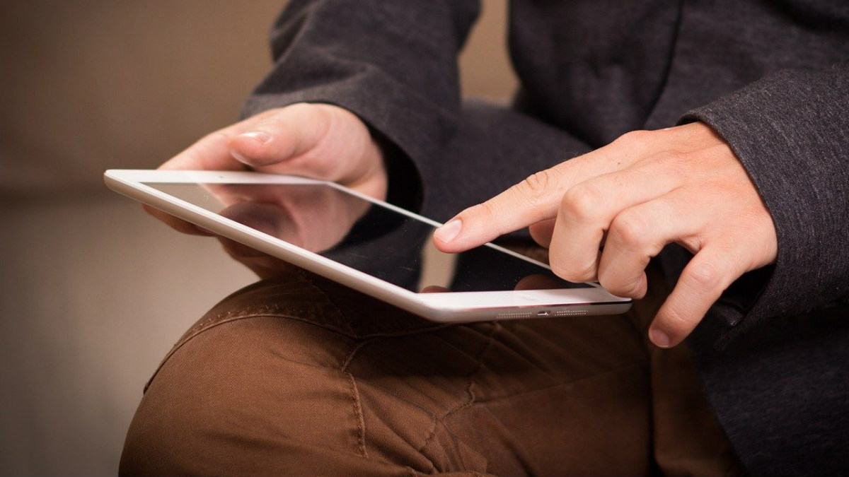 झारखंड में कक्षा 12वीं तक के 21 हजार छात्रों को बांटे जाएंगे टैबलेट, एक साल के लिए इंटरनेट भी मिलेगा फ्री