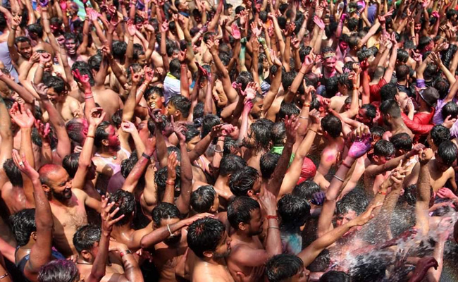 2-Day Holi Celebrations In Prayagraj Amid Covid Surge In UP's Holy Cities