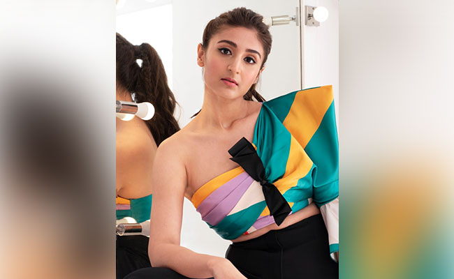 Dhvani Bhanushali To Team Up With Ravi Varman And Karan Kapadia