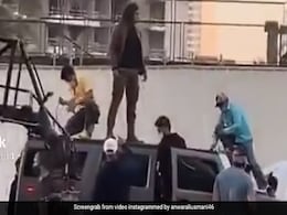 शाहरुख खान की 'पठान' फिल्म का Video हुआ Viral, चलती कार पर यूं की विलेन की धुनाई शाहरुख खान की 'पठान' फिल्म का Video हुआ Viral, चलती कार पर यूं की विलेन की धुनाई