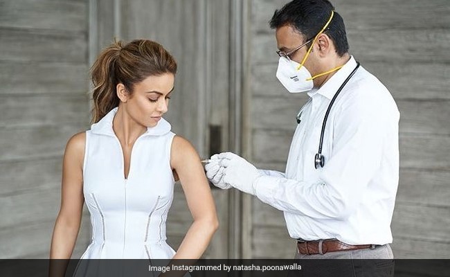 सीरम इंस्टीट्यूट चीफ अदार पूनावाला की पत्नी नताशा पूनावाला ने लगवाई कोरोना वैक्सीन, Photo शेयर कर कही ये बात