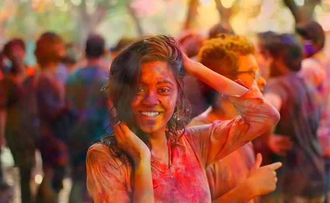 Holi 2021 : Choose These Natural And Safe Colours To Brighten Your Holi