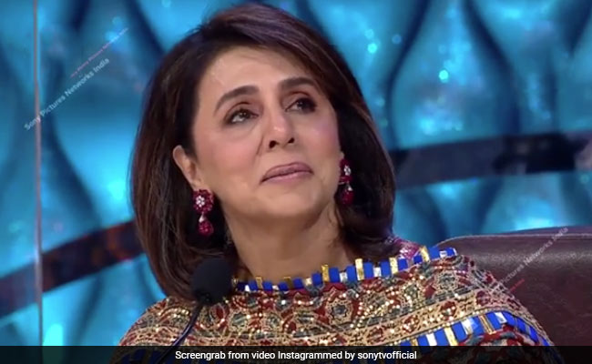 Viral: Neetu Kapoor Holds Back Tears As Celebs Remember Rishi Kapoor On <I>Indian Idol 12</i>