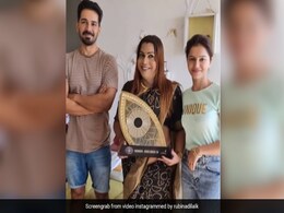 Rubina Dilaik से मिलने आईं किन्नर समाज की गुरुमां, TV की 'शक्ति' बोलीं- उन्हें अभिनव से मिलना था क्योंकि...Video Rubina Dilaik से मिलने आईं किन्नर समाज की गुरुमां, TV की 'शक्ति' बोलीं- उन्हें अभिनव से मिलना था क्योंकि...Video