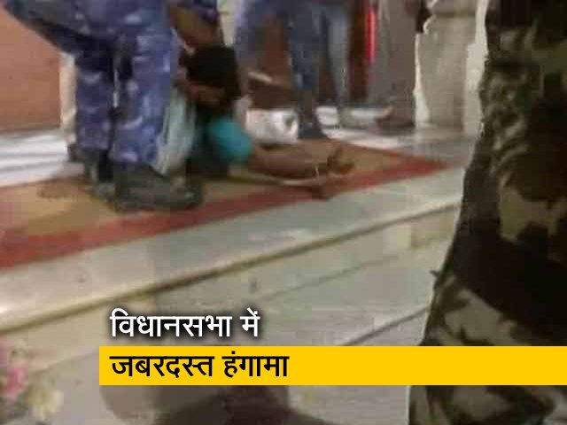 बिहार विधानसभा में हंगामे के दौरान महिला विधायक को यूं खींचकर किया गया बाहर