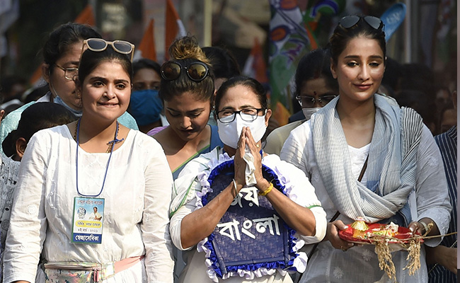 BJP vs Trinamool Over Mamata Banerjee's <i>'Gotra'</i> Draws In Rohingya, "Demons"