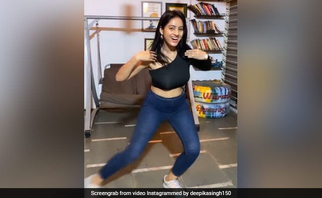 Deepika Singh ने जाह्नवी कपूर के 'नदियों पार' सॉन्ग पर यूं किया डांस, बार-बार देखा जा रहा है Video