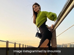 समुद्र किनारे एक बार फिर से दिखा Mouni Roy का ग्लैमरस अंदाज, ब्लैक कलर की आउटफिट में आईं नजर, देखें Photos