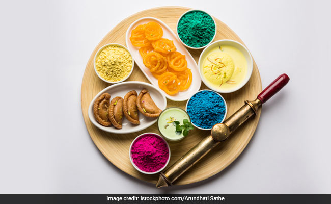 From <i>Gujiya</i> To <i>Chaklis</i>, These Kitchen Tools Help Make Delicious Holi Sweets At Home