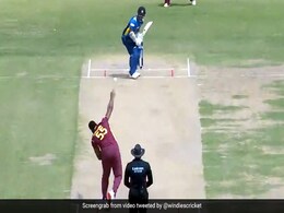 WI vs SL: कीरॉन पोलार्ड ने हवा में उड़कर एक हाथ से पकड़ा हैरतअंगेज़ कैच, देखता रह गया बल्लेबाज़ - देखें Video WI vs SL: कीरॉन पोलार्ड ने हवा में उड़कर एक हाथ से पकड़ा हैरतअंगेज़ कैच, देखता रह गया बल्लेबाज़ - देखें Video