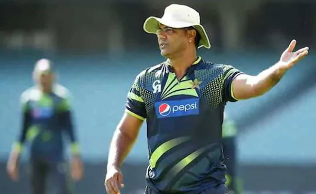 "रिवर्स स्विंग को को बचा लिजिए", Waqar Younis ने ICC से की अपील, तो जयसूर्या का आया ऐसा रिएक्शन