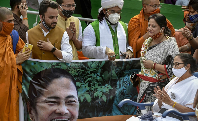 "Won't Bow Down": On Wheelchair, Mamata Banerjee Holds Rally In Kolkata