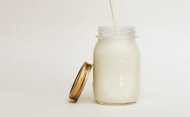 Raw Milk For Beauty: 5 Benefits And Uses Of Raw Milk For Skin And Hair