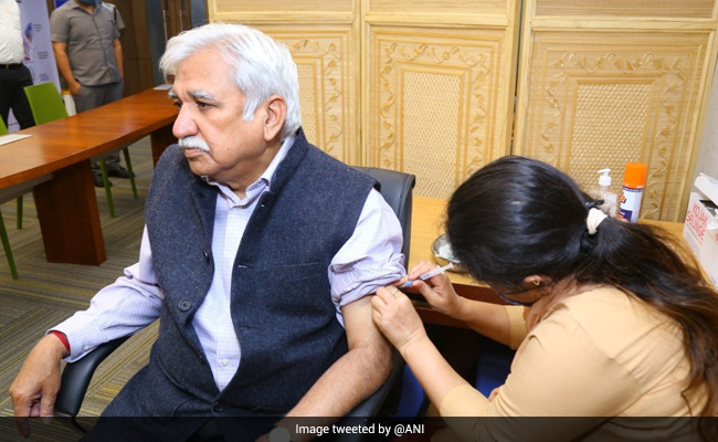 Election Body Chief, Fellow Commissioners Get Covid Vaccine