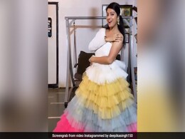Deepika Singh ने हेलन के 'पिया तू अब तो आजा' सॉन्ग पर किया झूमकर डांस, Video देख फैंस बोले- Amazing Deepika Singh ने हेलन के 'पिया तू अब तो आजा' सॉन्ग पर किया झूमकर डांस, Video देख फैंस बोले- Amazing