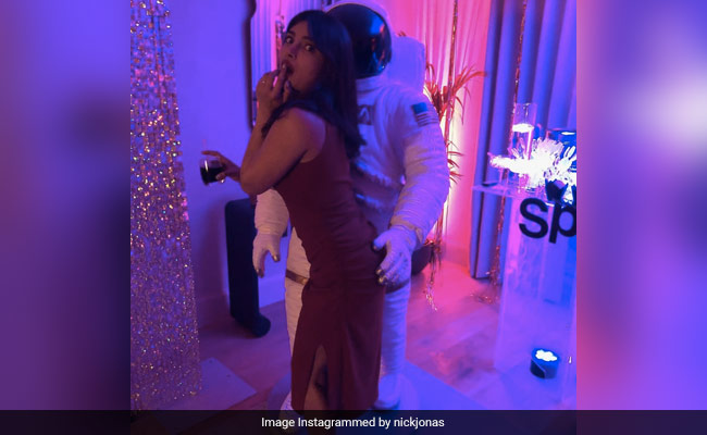 Priyanka Chopra Is The Surprise Element In Nick Jonas' <i>Spaceman</i>