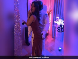 Priyanka Chopra Is The Surprise Element In Nick Jonas' <i>Spaceman</i> Priyanka Chopra Is The Surprise Element In Nick Jonas' <i>Spaceman</i>