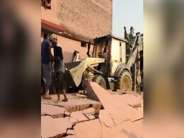 बिहार: खगड़िया जिले में स्कूल की दीवार गिरी, छह लोगों की मौत, तीन घायल बिहार: खगड़िया जिले में स्कूल की दीवार गिरी, छह लोगों की मौत, तीन घायल