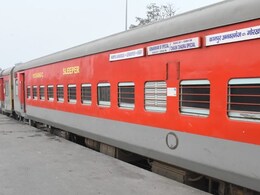 ट्रेन से यात्रा कर रहे हैं? तो एक बार जरूर ट्राई करें इन रेलवे स्टेशनों पर मिलने वाला बेस्ट लोकल फूड