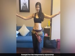 शनाया कपूर के Video ने फिर बटोरीं सुर्खियां, यूं जबरदस्त अंदाज में बेली डांस करती आईं नजर शनाया कपूर के Video ने फिर बटोरीं सुर्खियां, यूं जबरदस्त अंदाज में बेली डांस करती आईं नजर