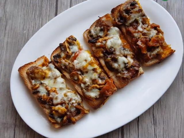 How To Make Mushroom Masala Toast | Easy Mushroom Masala Toast Recipe Video
