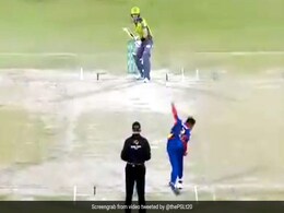 PSL 2021: मोहम्मद आमिर ने पहले किया फैन्स को ऐसा इशारा, फिर बल्लेबाज को बोल्ड मार दिखाया गुस्सा - देखें Video PSL 2021: मोहम्मद आमिर ने पहले किया फैन्स को ऐसा इशारा, फिर बल्लेबाज को बोल्ड मार दिखाया गुस्सा - देखें Video