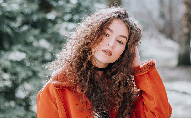 How To Pick The Best Hair Oils For Curly Hair