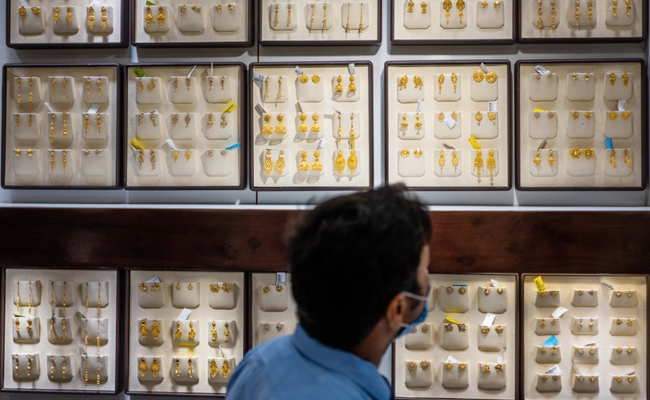 दिल्ली में कल्याण ज्वैलर्स के शोरूम से 40 लाख रुपये के गहने चोरी, FIR दर्ज