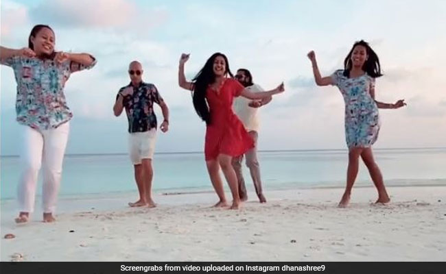 Dhanashree Verma को मालदीव के Beach पर चढ़ा डांस का शौक, युजवेंद्र चहल ने बनाया Video