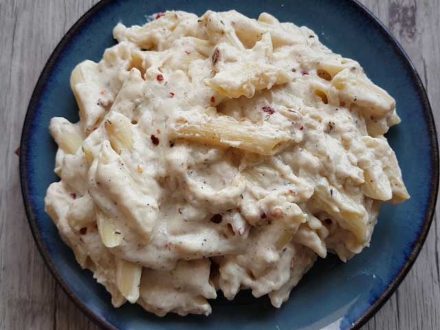 How To Make Cheesy White Sauce Pasta | Easy Cheesy White Sauce Pasta Recipe Video