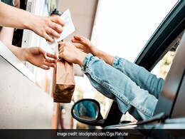 Watch: Shocking Video Of Fast Food Worker Being Attacked By 4 Women Customers Watch: Shocking Video Of Fast Food Worker Being Attacked By 4 Women Customers
