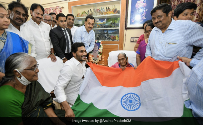 Andhra Chief Minister Seeks Bharat Ratna Award For Designer Of Indian Flag