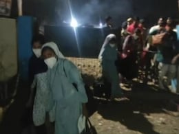 UP में ABVP कार्यकर्ताओं ने 4 ईसाई ननों को चलती ट्रेन से जबरन उतरवाया, अमित शाह ने कार्रवाई का दिया भरोसा UP में ABVP कार्यकर्ताओं ने 4 ईसाई ननों को चलती ट्रेन से जबरन उतरवाया, अमित शाह ने कार्रवाई का दिया भरोसा