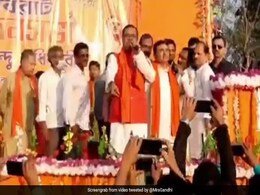टीएमसी से BJP में शामिल होने के बाद नेता ने कान पकड़कर लगाई उठक-बैठक: देखें Video टीएमसी से BJP में शामिल होने के बाद नेता ने कान पकड़कर लगाई उठक-बैठक: देखें Video