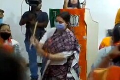 Amid Tamil Nadu Poll Campaign, Smriti Irani Performs Dandiya Amid Tamil Nadu Poll Campaign, Smriti Irani Performs Dandiya