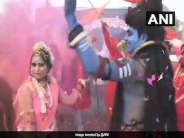Happy Holi 2021: देशभर में होली का जश्न, वृंदावन के बांके बिहारी मंदिर से MP तक उड़े रंग-गुलाल, देखें Video Happy Holi 2021: देशभर में होली का जश्न, वृंदावन के बांके बिहारी मंदिर से MP तक उड़े रंग-गुलाल, देखें Video