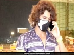Liger स्टार विजय देवराकोंडा बेहद स्टाइलिश लुक में एयरपोर्ट पर हुए स्पॉट, फैन्स ने यूं दिया रिएक्शन Liger स्टार विजय देवराकोंडा बेहद स्टाइलिश लुक में एयरपोर्ट पर हुए स्पॉट, फैन्स ने यूं दिया रिएक्शन