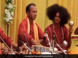स्टेज पर अचानक Fast Speed में गाने बजाने लगे कलाकार, IAS बोला- ‘मार्च क्लोजिंग में कर्मचारियों की परफॉर्मेंस’ - देखें Video स्टेज पर अचानक Fast Speed में गाने बजाने लगे कलाकार, IAS बोला- ‘मार्च क्लोजिंग में कर्मचारियों की परफॉर्मेंस’ - देखें Video